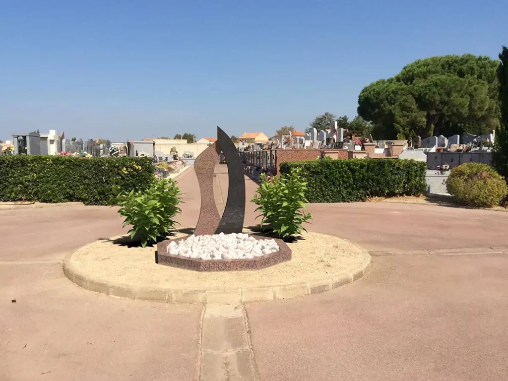 Jardin du souvenir Stèle Lumière